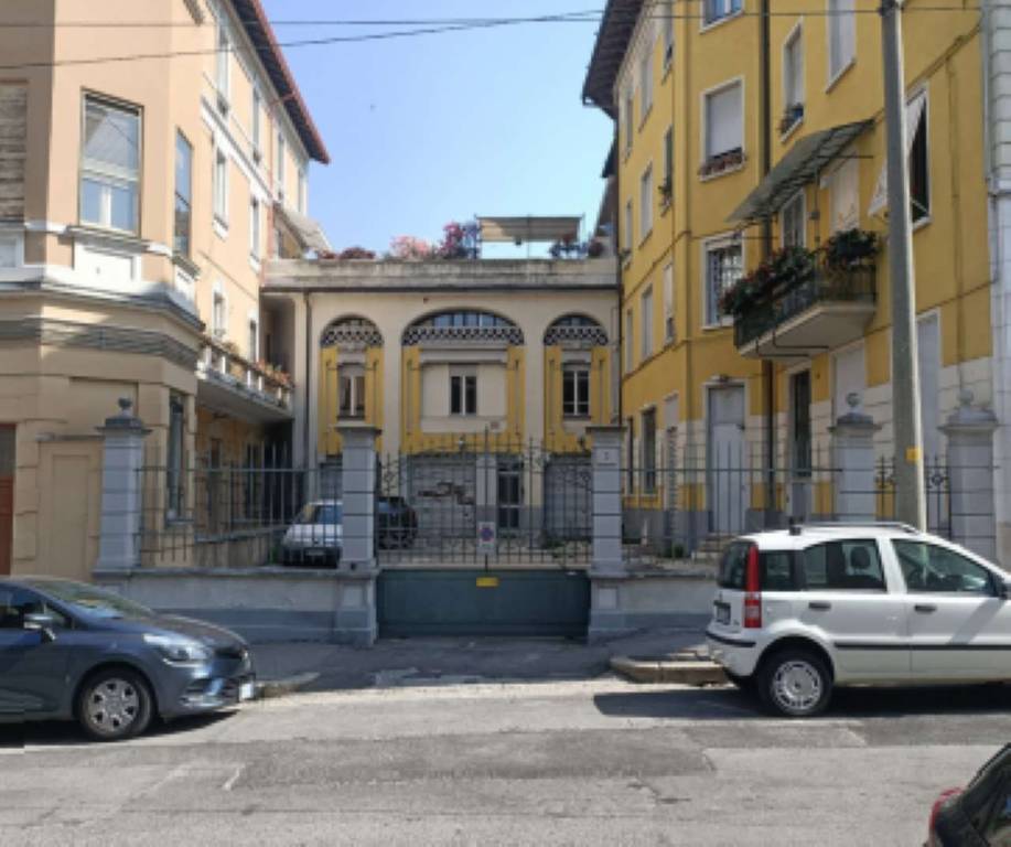 Casa Indipendente in vendita a Brescia via Bredina 2
