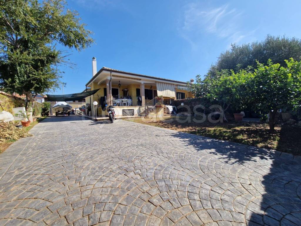 Villa Bifamiliare in vendita ad Ardea largo Messina