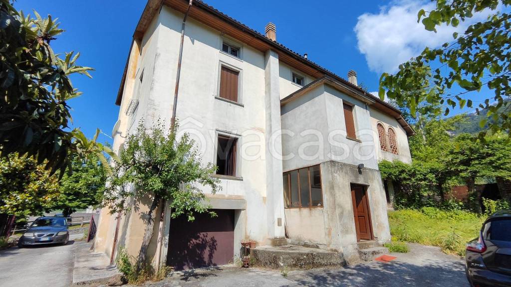 Villa in vendita a Tolmezzo via Daniele Manin, 8