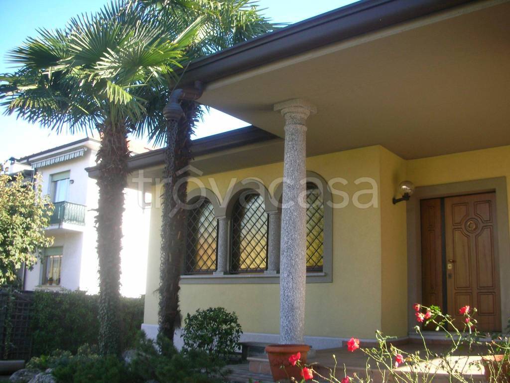 Villa in vendita a Rescaldina via Brianza, 4