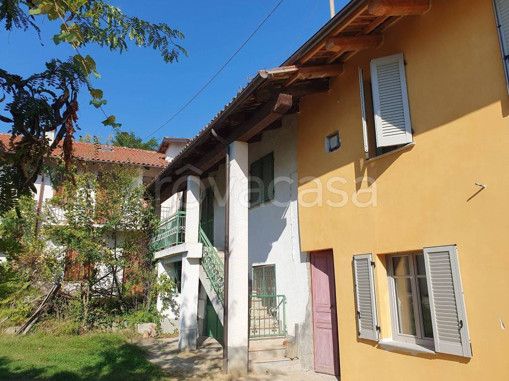 Casa Indipendente in vendita a Capriglio via Cecca, 20