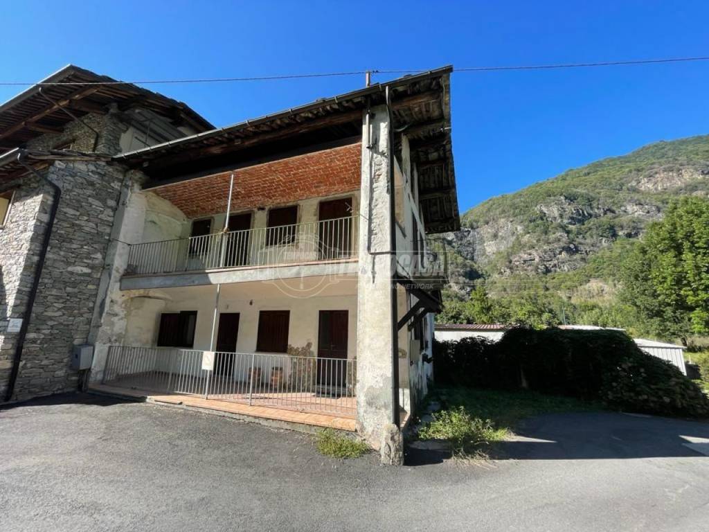 Casa Indipendente in vendita a Pont-Canavese frazione boetti 3