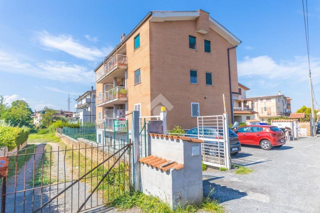 Appartamento in vendita a Roma via Palermiti, 53
