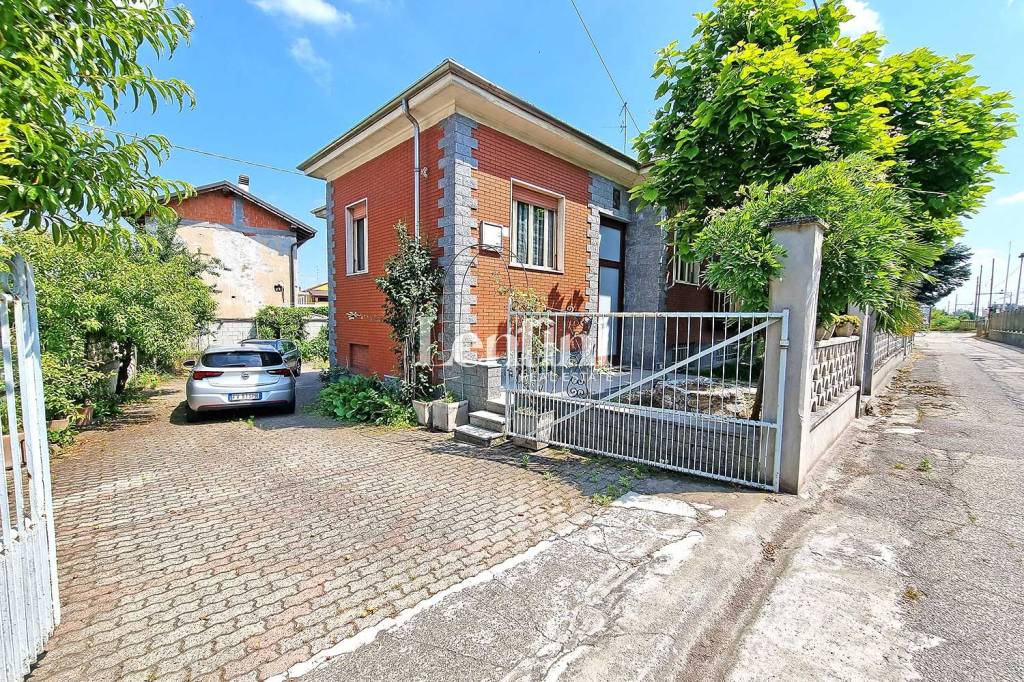 Villa in vendita a Casale Monferrato frazione Popolo Cantone Castello