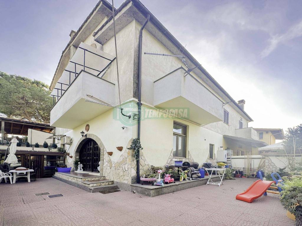 Appartamento in vendita ad Anguillara Sabazia via Comunale di San Francesco