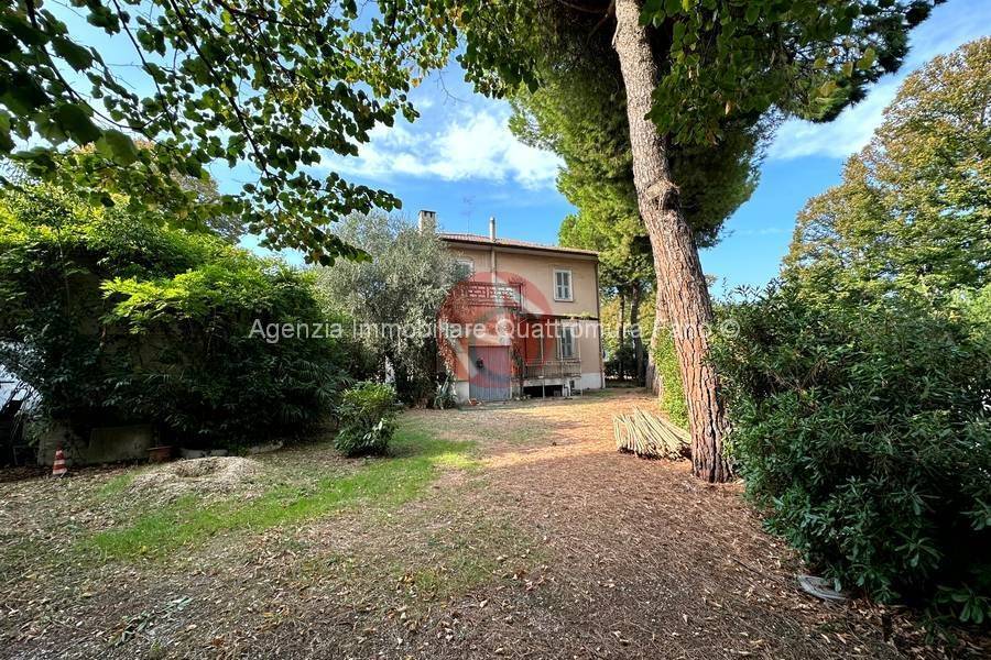 Villa in vendita a Fano via iv novembre