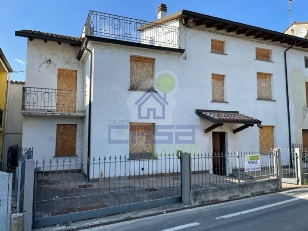 Casa Indipendente in vendita a Villanova sull'Arda via XX aprile