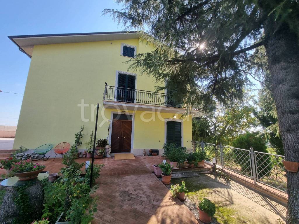 Casa Indipendente in vendita a Loro Piceno contrada Cerrone Varco