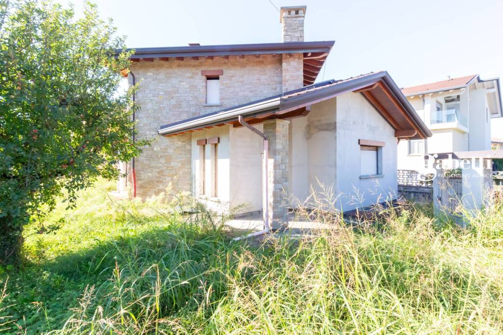 Villa in vendita a Verderio via Grigna