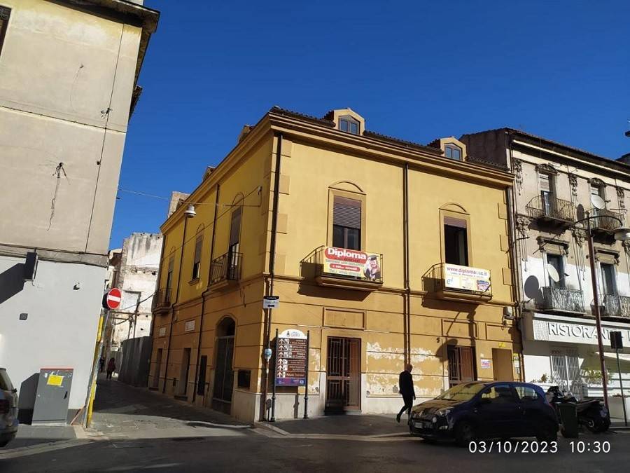 Intero Stabile in vendita a Caserta via Roma, 37