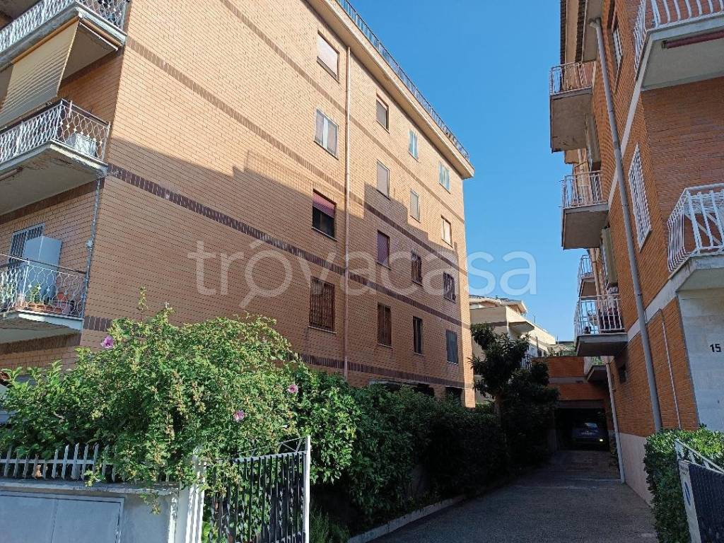 Appartamento in vendita a Roma via Castel Focognano