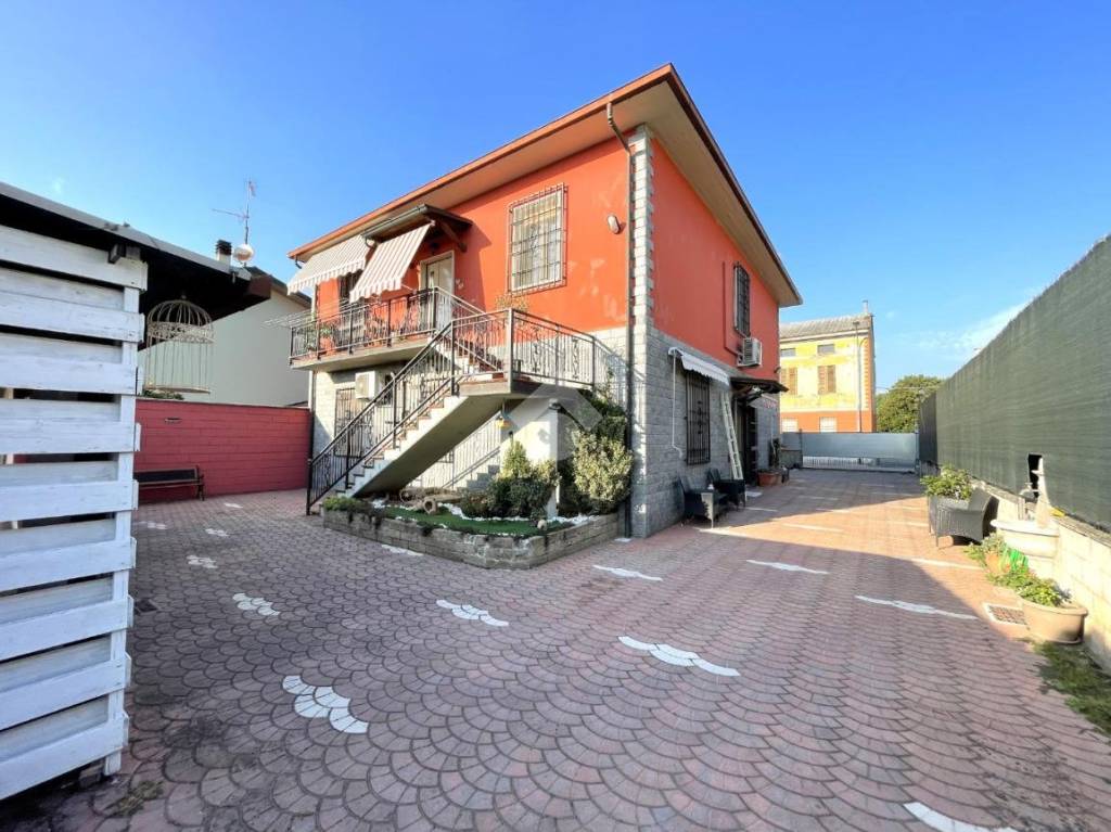 Villa Bifamiliare in vendita a Gerre de' Caprioli via Roma