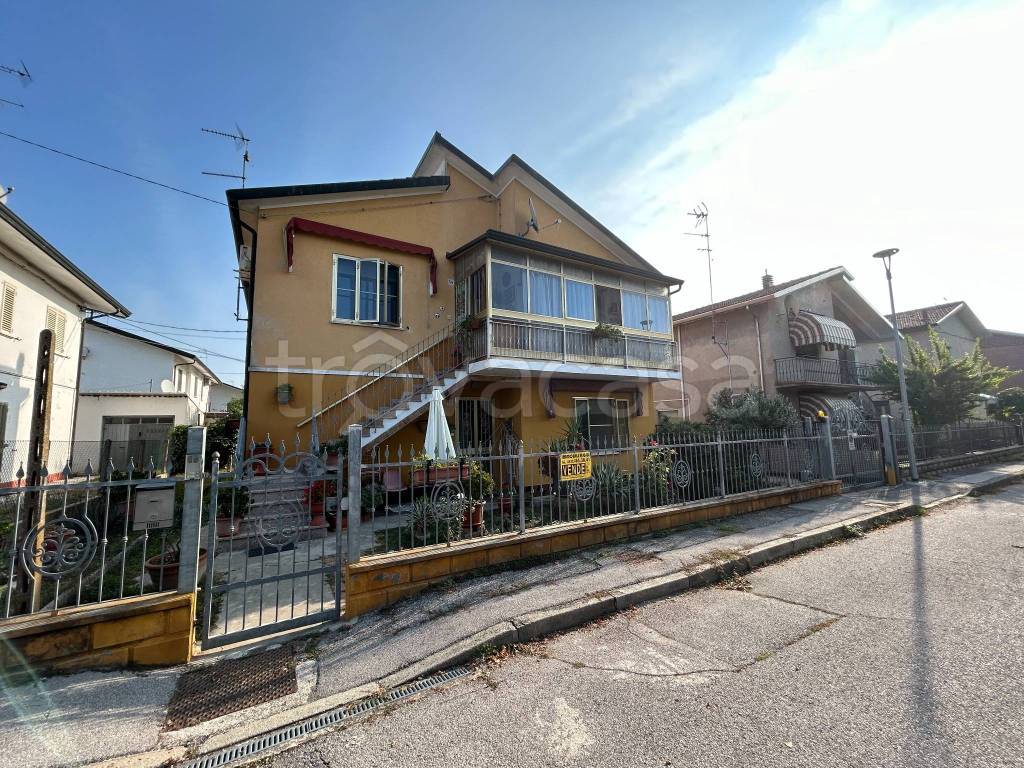 Villa Bifamiliare in vendita a Copparo via 2 Giugno, 12/14