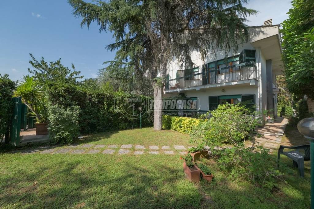 Villa Bifamiliare in vendita a Formello viale Argentina