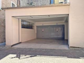 Garage in affitto a parma borgo canale