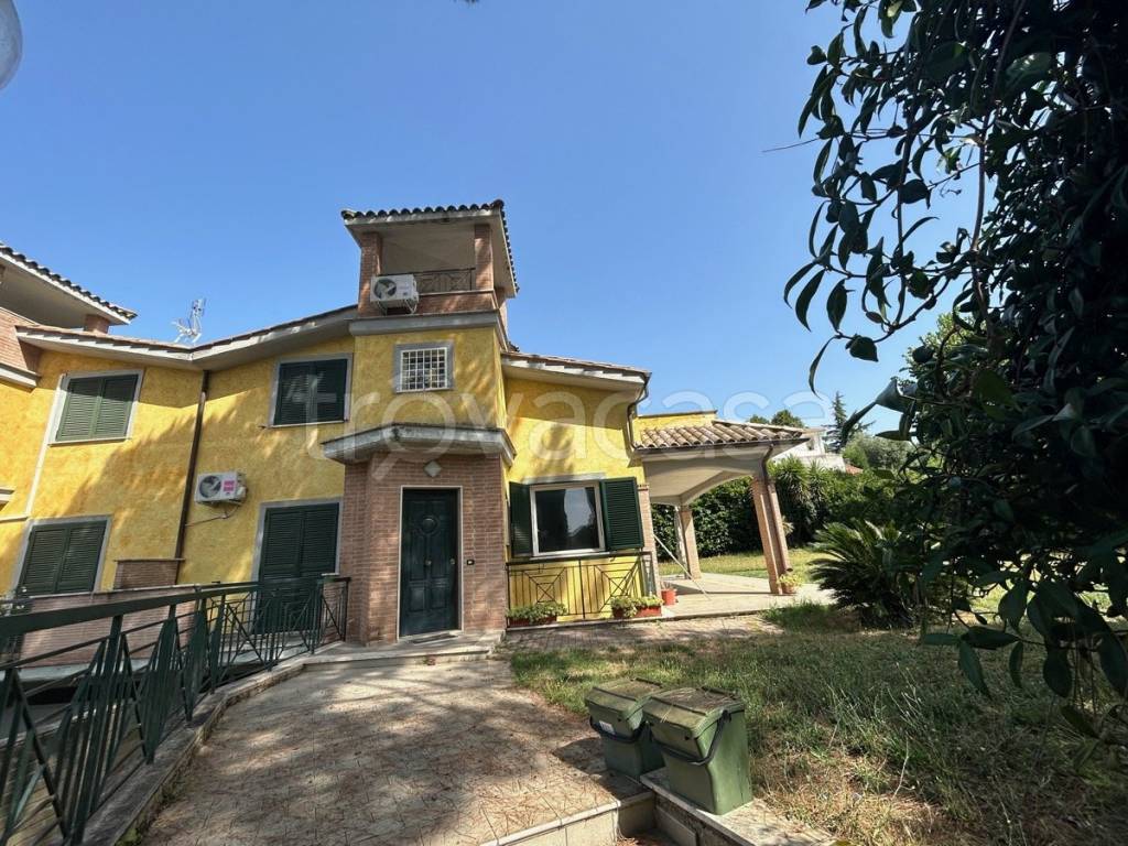 Villa Bifamiliare in vendita a Sacrofano via New Star