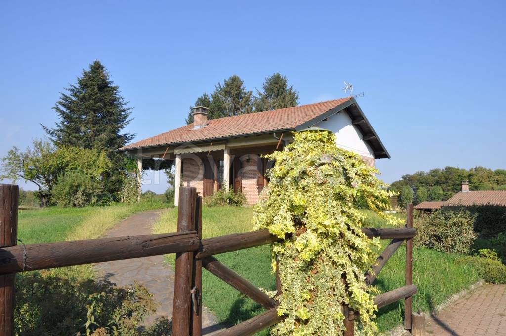 Villa in vendita a Badia Pavese
