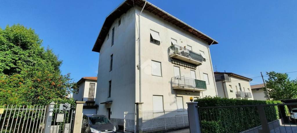 Appartamento in vendita a Como via Pietro Ligari, 11