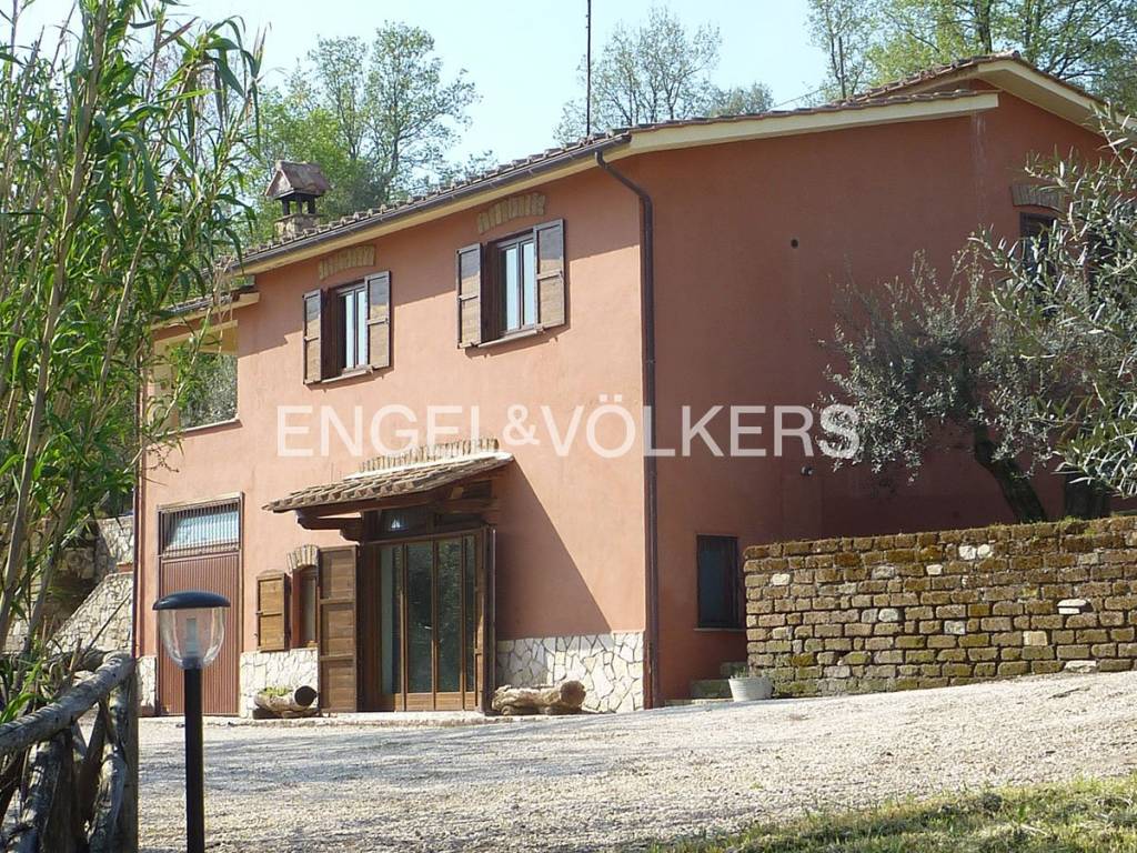 Casale in vendita a Villa San Giovanni in Tuscia viale Europa