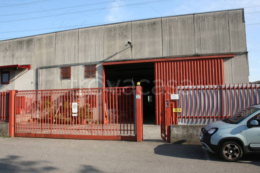 Capannone Industriale in vendita a Brugherio via Belvedere, 32