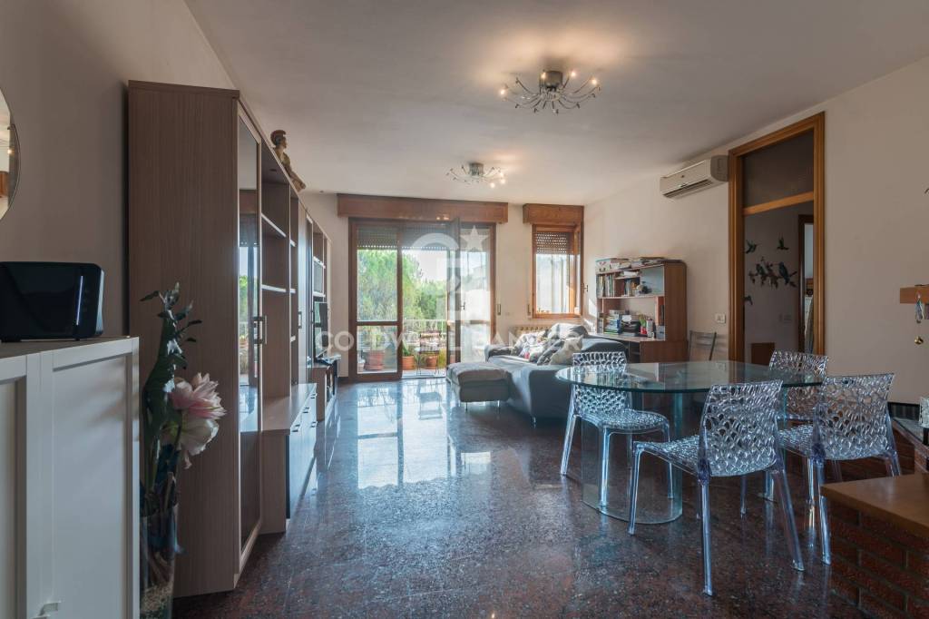 Appartamento in vendita a Riccione viale Bagno di Romagna, 30