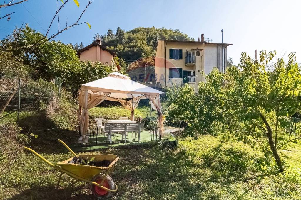 Casa Indipendente in vendita a Montoggio località Colletta, 10