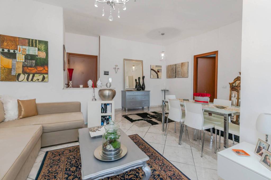 Appartamento in vendita a Milano viale Ungheria, 24