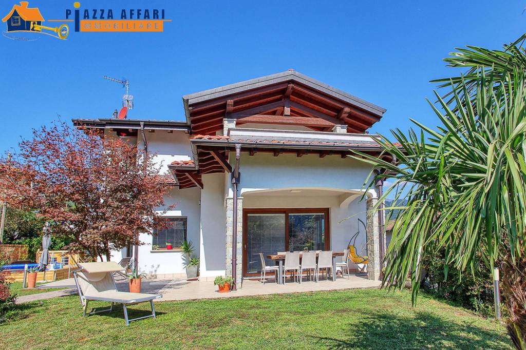 Villa in vendita a Lavena Ponte Tresa via Pianazzo, 10/a