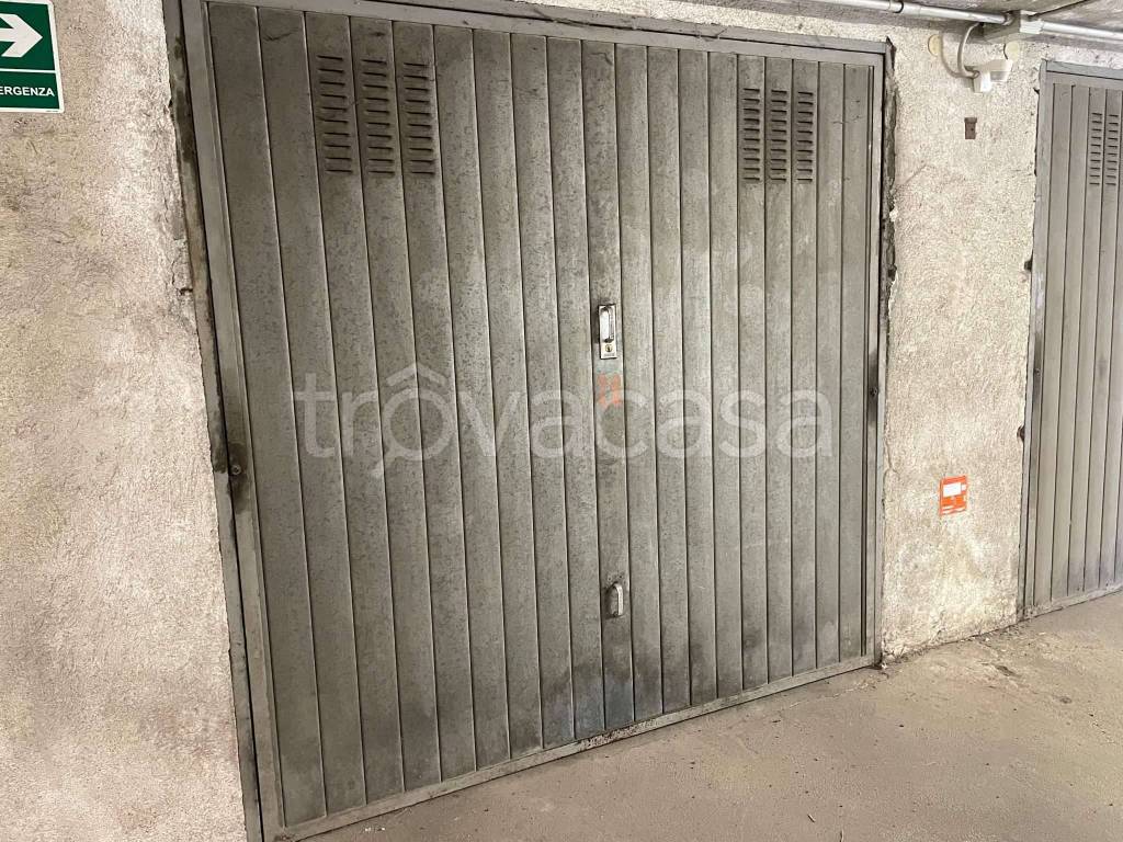 Garage in vendita a Mondovì via Alba