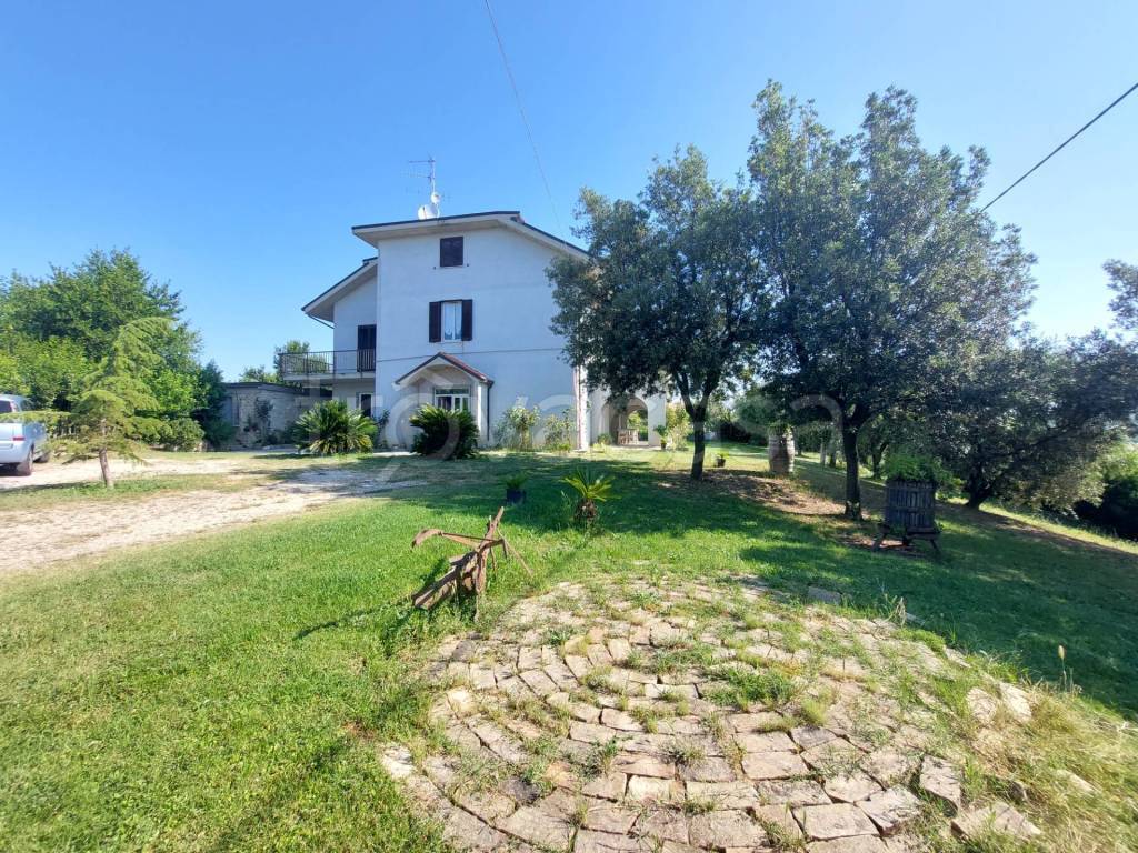 Villa in vendita ad Acquaviva Picena contrada Collelungo, 17