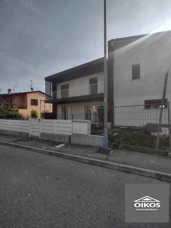 Villa a Schiera in vendita a Pozzolengo via Longarone