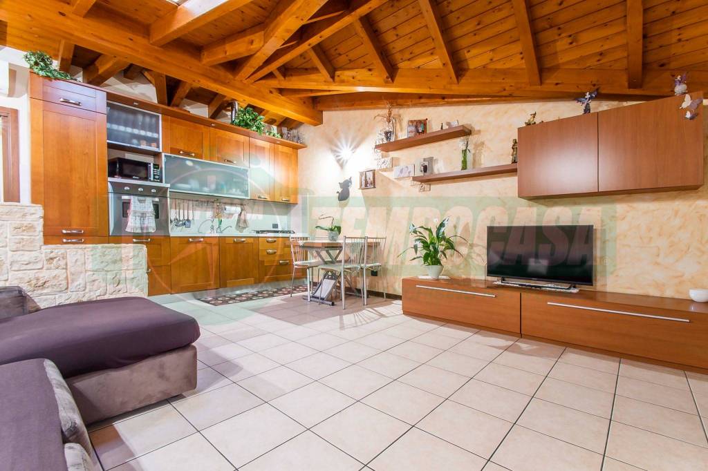 Appartamento in vendita a Lonate Ceppino via San Maurizio, 12