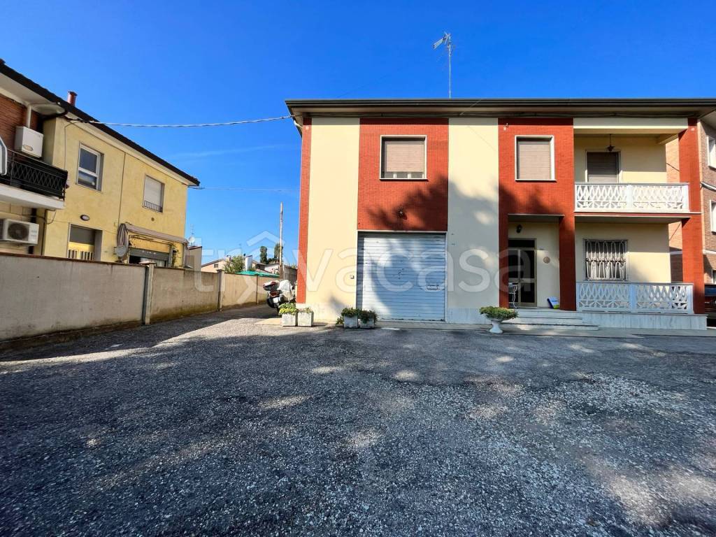 Casa Indipendente in vendita a Ferrara via Comacchio