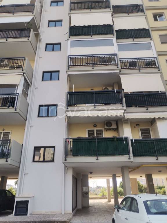 Appartamento in vendita a Bari via Antonio De Curtis, 9