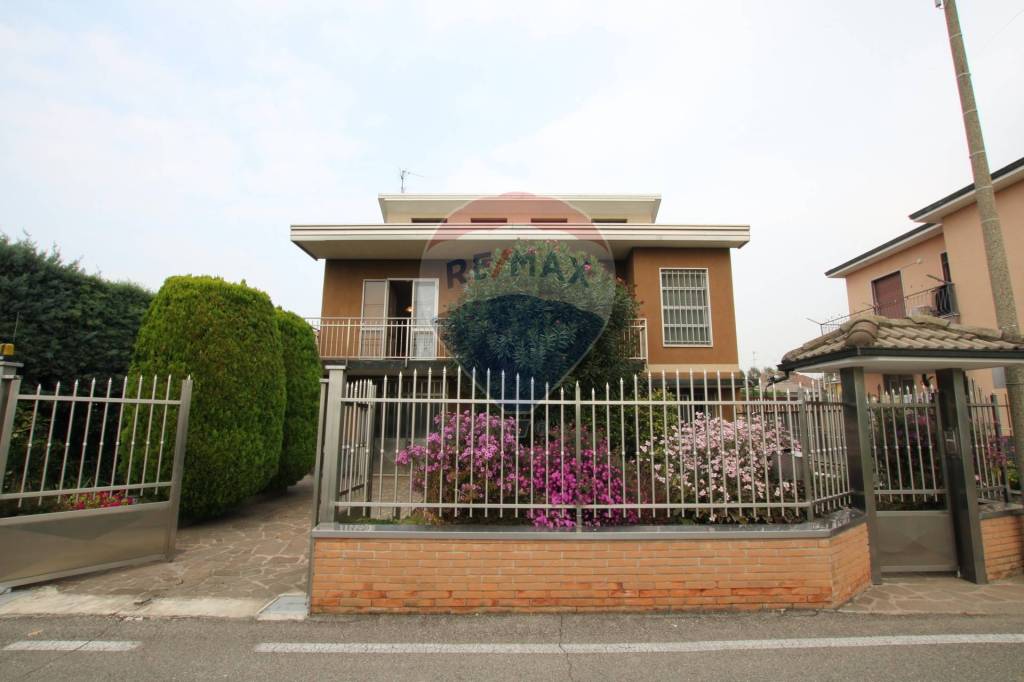 Villa in vendita a Caronno Pertusella donizetti, 184