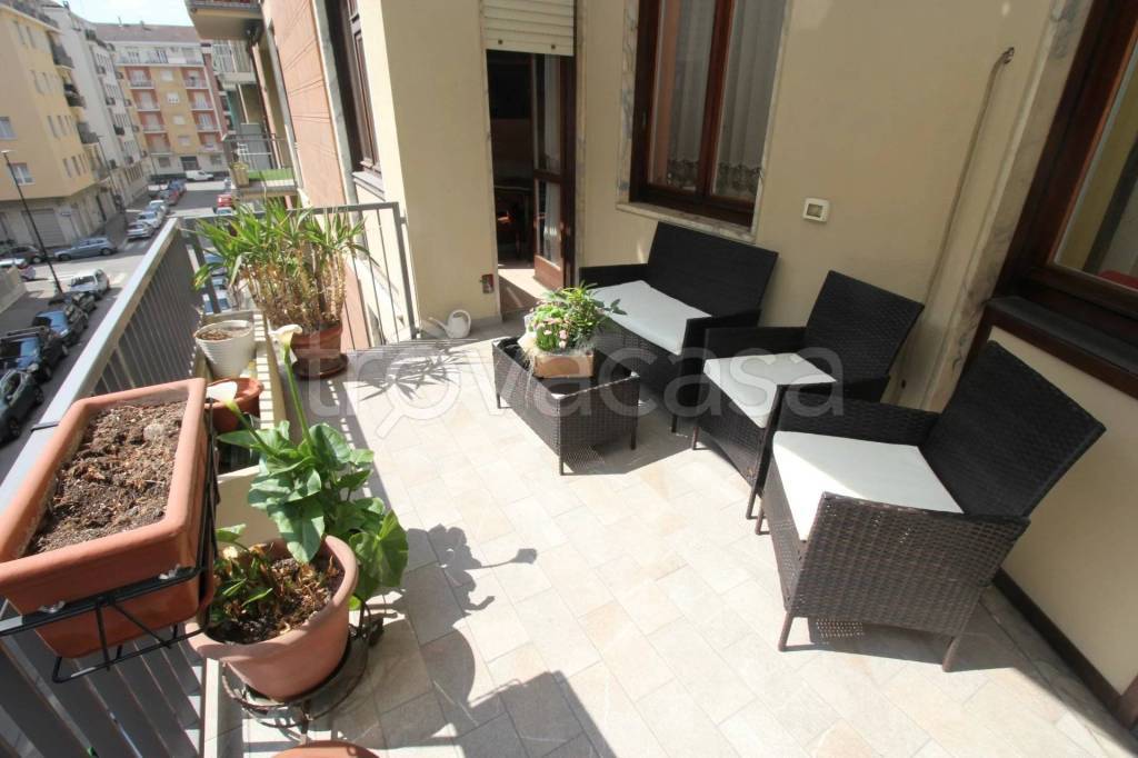 Appartamento in vendita a Torino via tirreno 143.