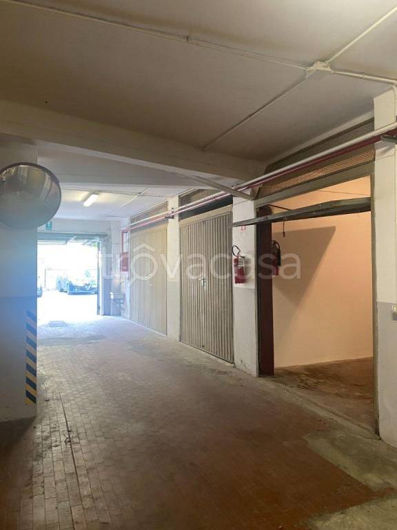 Garage in vendita a Genova via Antonio Sant'Elia