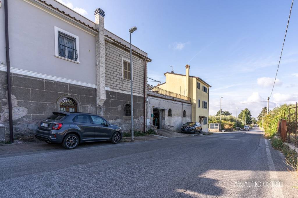 Casa Indipendente in vendita ad Albano Laziale via di Valle Pozzo
