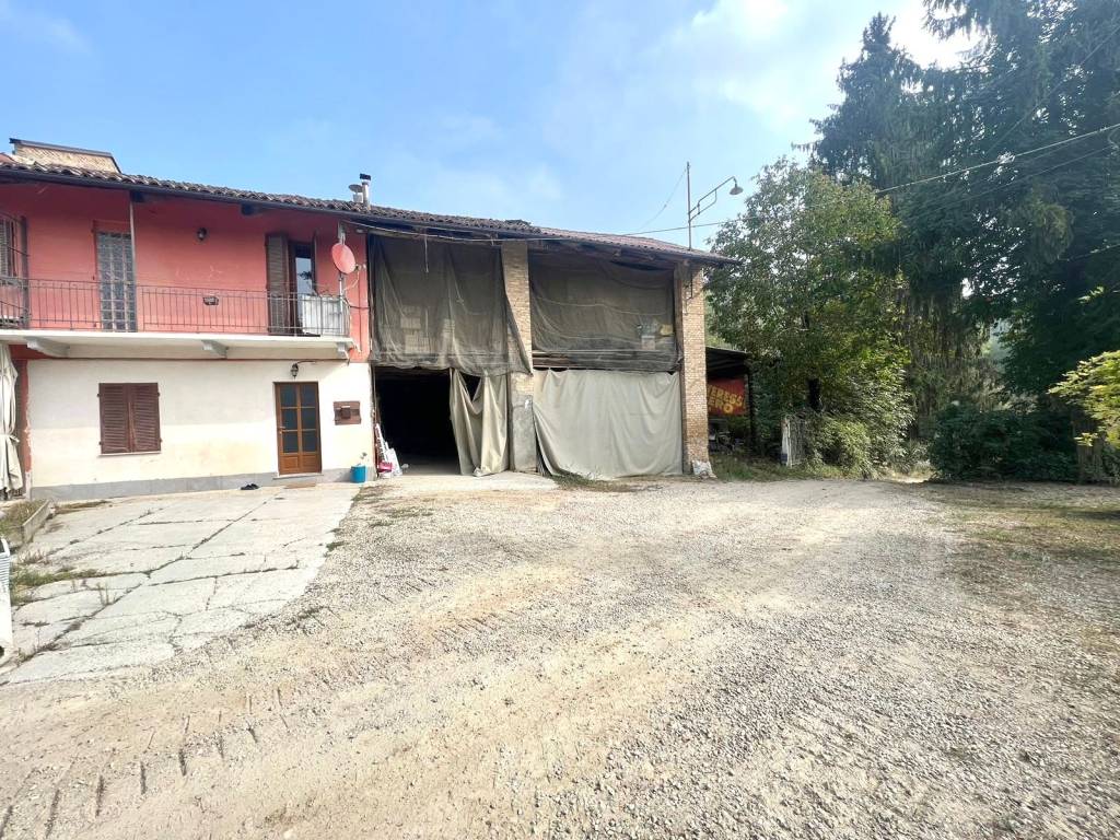 Villa in vendita a Corneliano d'Alba regione Vendole