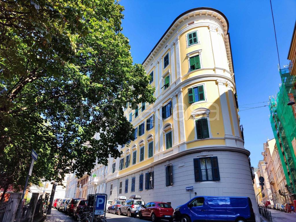 Appartamento in vendita a Trieste via di Cologna, 2