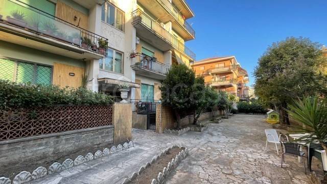 Appartamento in vendita a Civita Castellana via Petrarca, con giardino e terrazzo