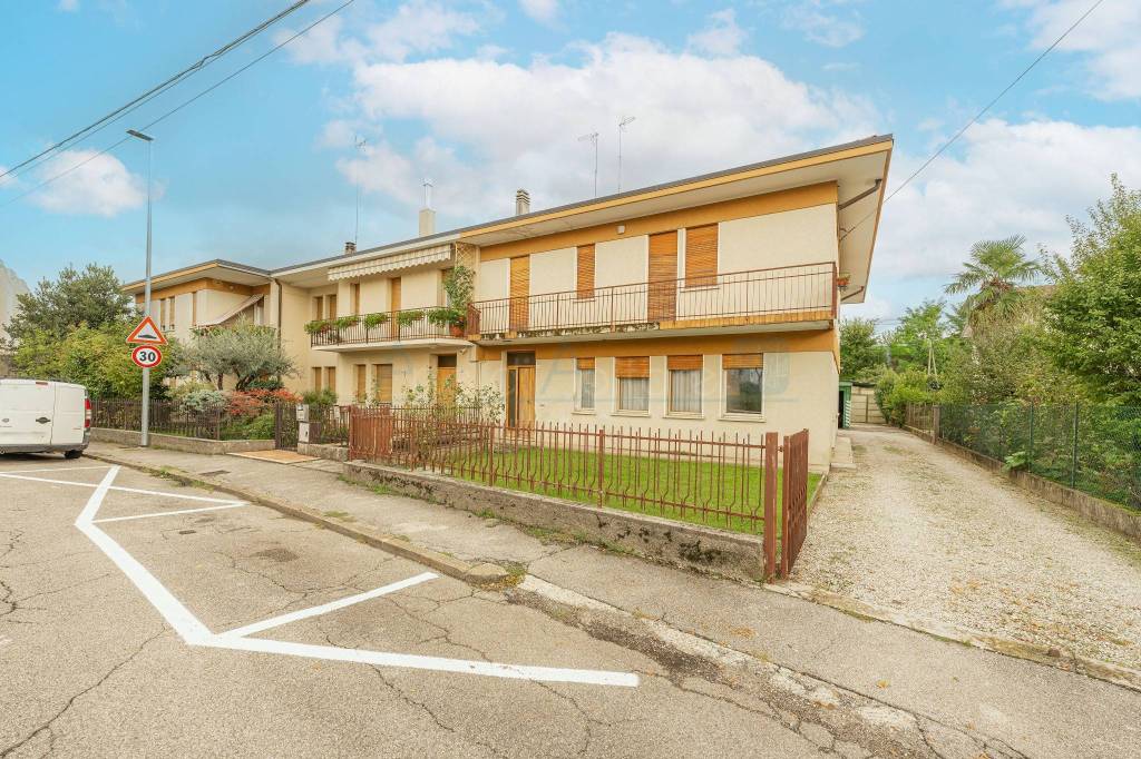 Villa Bifamiliare in vendita a Conegliano via Evangelista Torricelli