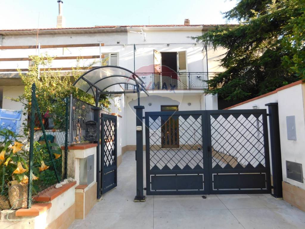 Casa Indipendente in vendita a Roccamontepiano via Corsi, 6