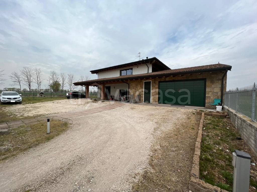 Villa in vendita a Montichiari via Brescia