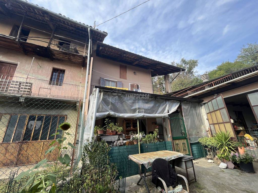 Casa Indipendente in vendita a Bairo via (bairo) via aglie' 5