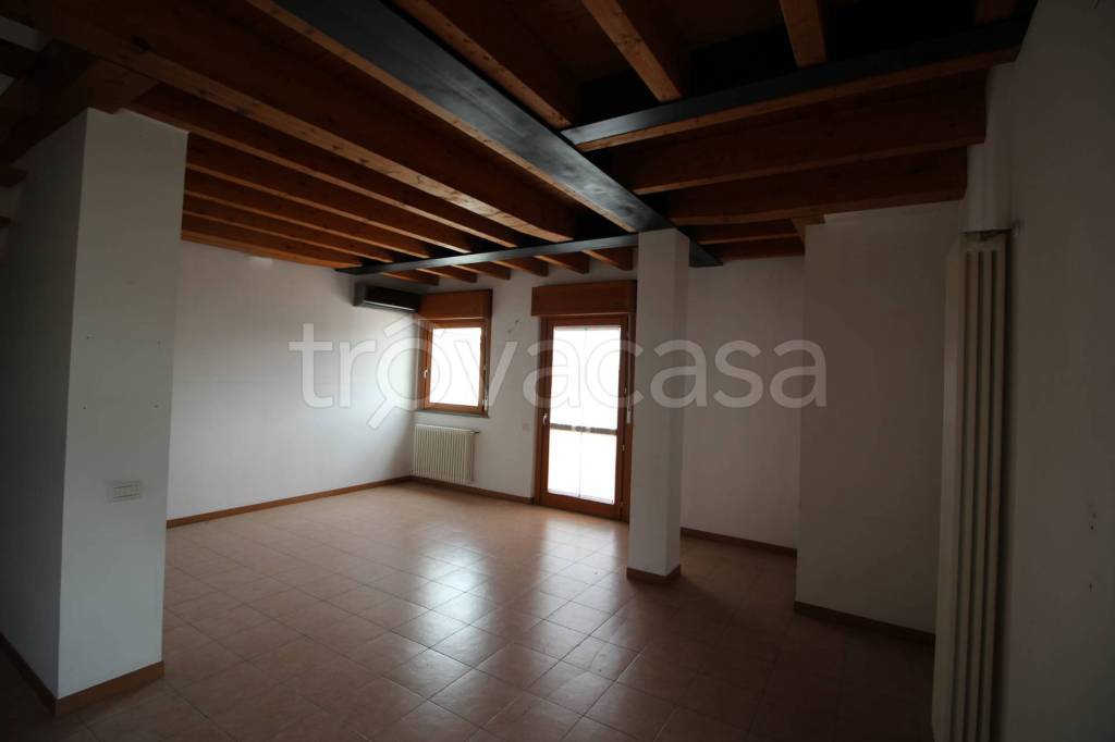 Appartamento in vendita a Vaprio d'Adda via Antonio Motta