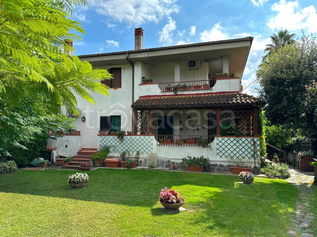 Villa Bifamiliare in vendita a Guidonia Montecelio via Grande Carro