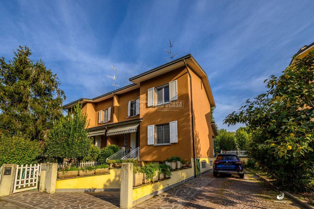 Casa Indipendente in vendita a Correggio via Fernando Manzotti