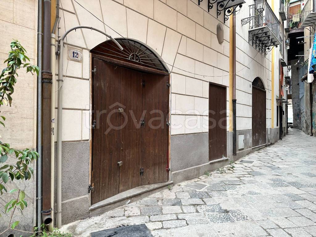 Magazzino in vendita a Palermo vicolo Viola, 10