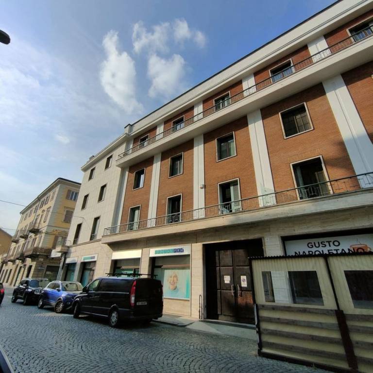 Appartamento in vendita a Biella via Dante Alighieri , 1